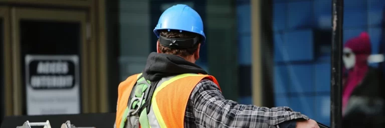 加拿大宣布为建筑工人提供新的永久居留途径